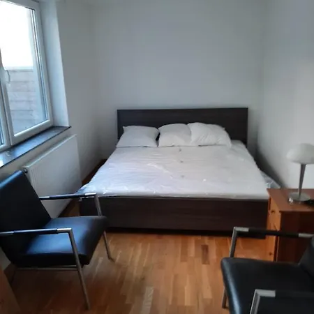 The Sixteen Lägenhet